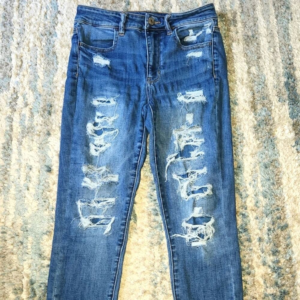 American Eagle Distressed Blue Jeans sz 6 Short EUC